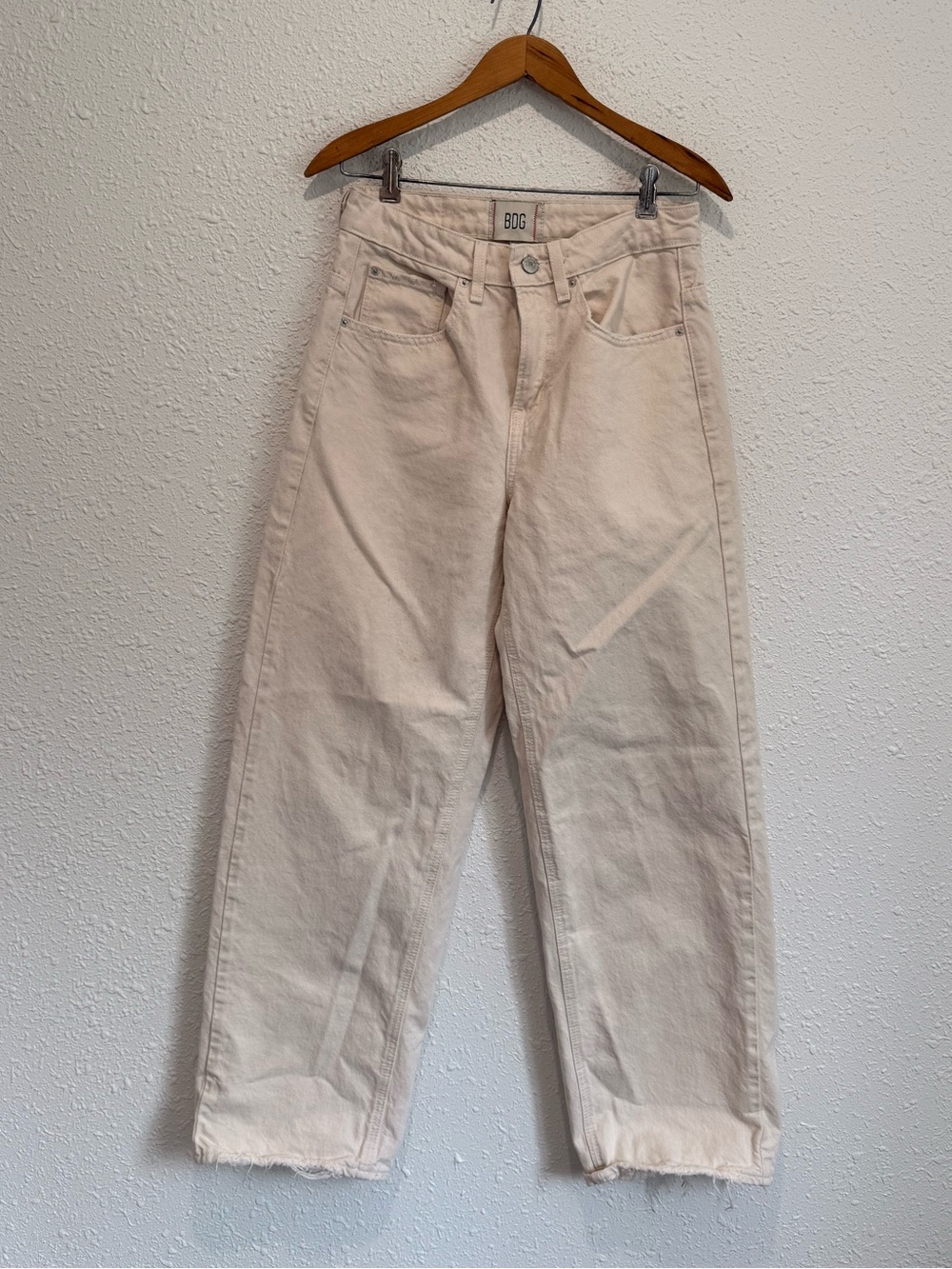 BDG urban outfitters cream tapered baggy jeans distressed women’s 26